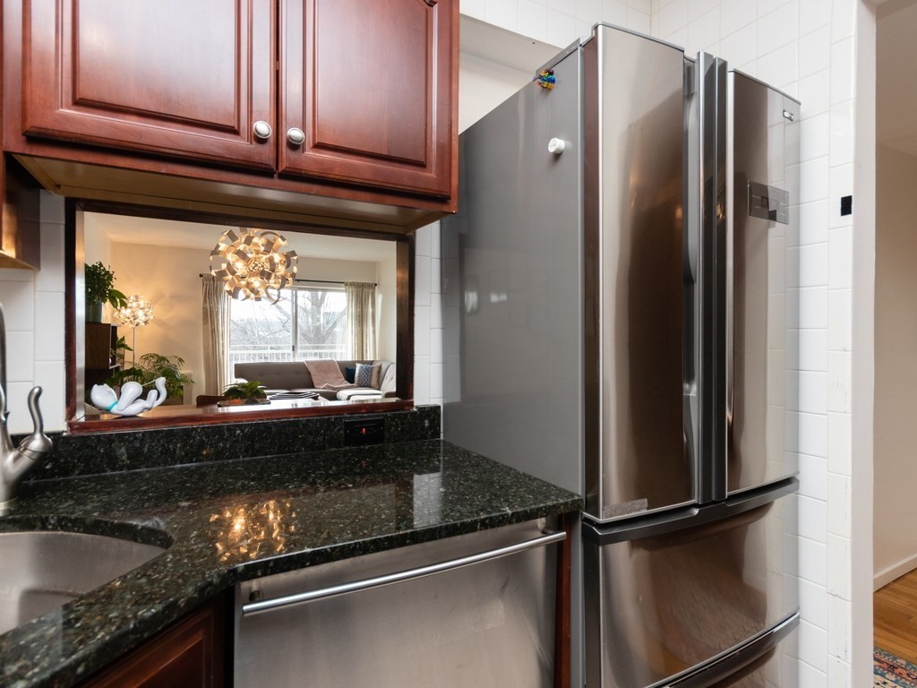 Watertown, Massachusetts 02472, United States, 2 Bedrooms Bedrooms, ,1 BathroomBathrooms,Residential,Active,127973