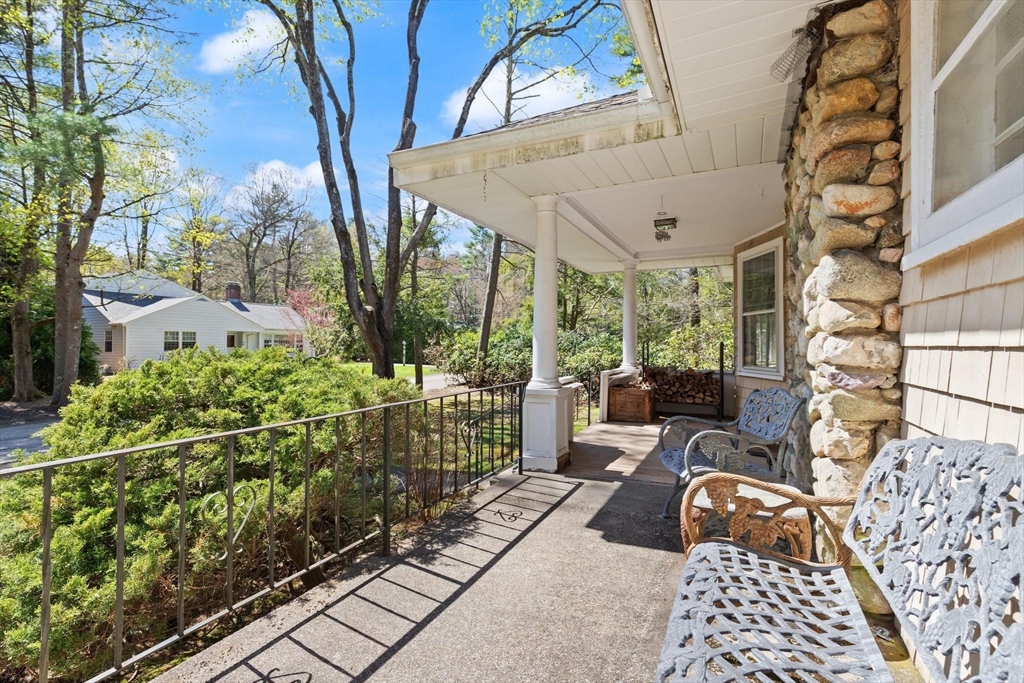 41 Pine Grove Ave
