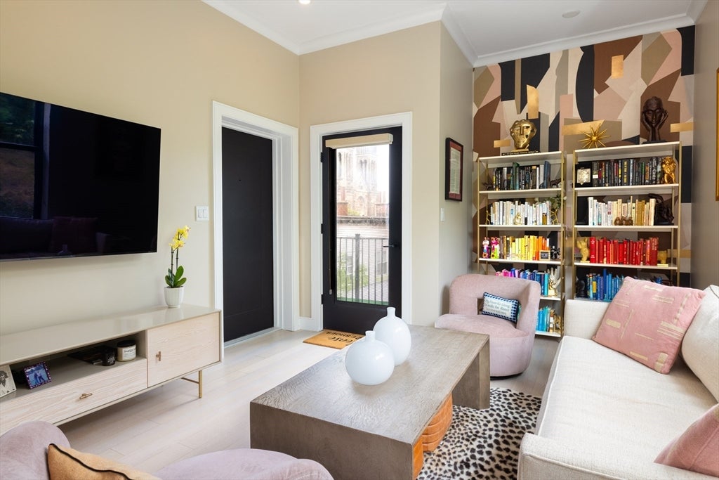 3 S Whitney Street 7