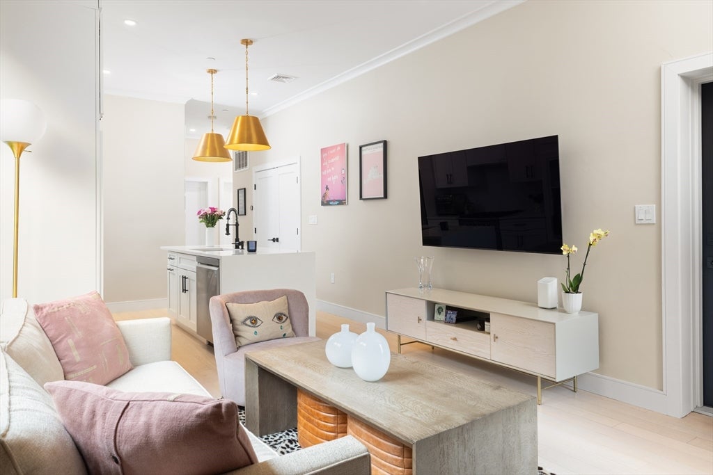 3 S Whitney Street 7