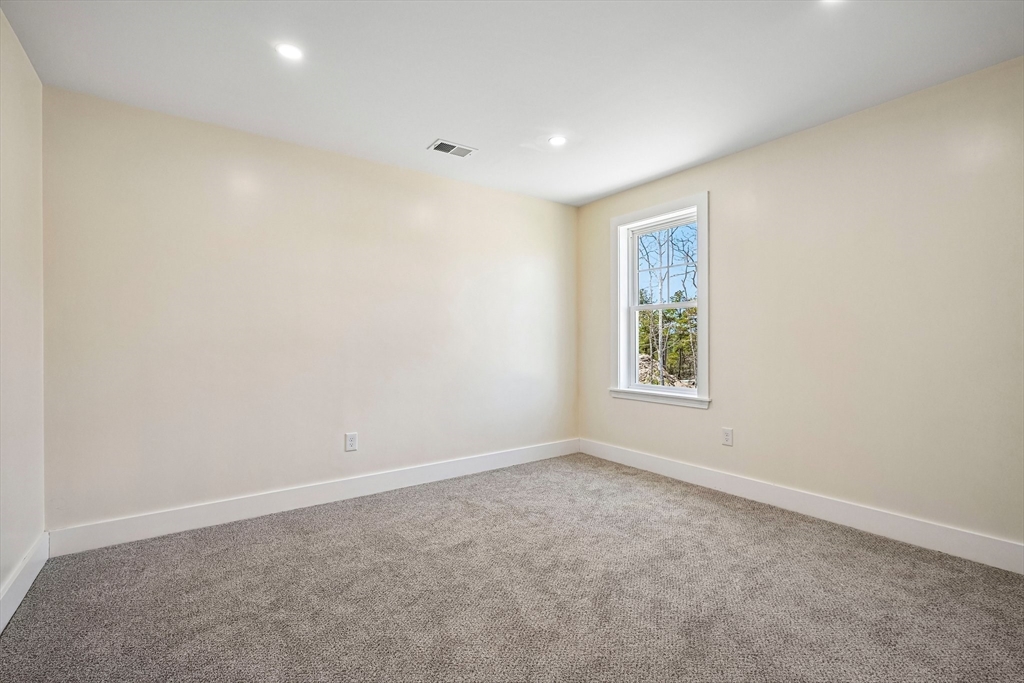 33 Seabiscuit Dr, Plymouth, MA Photo #16