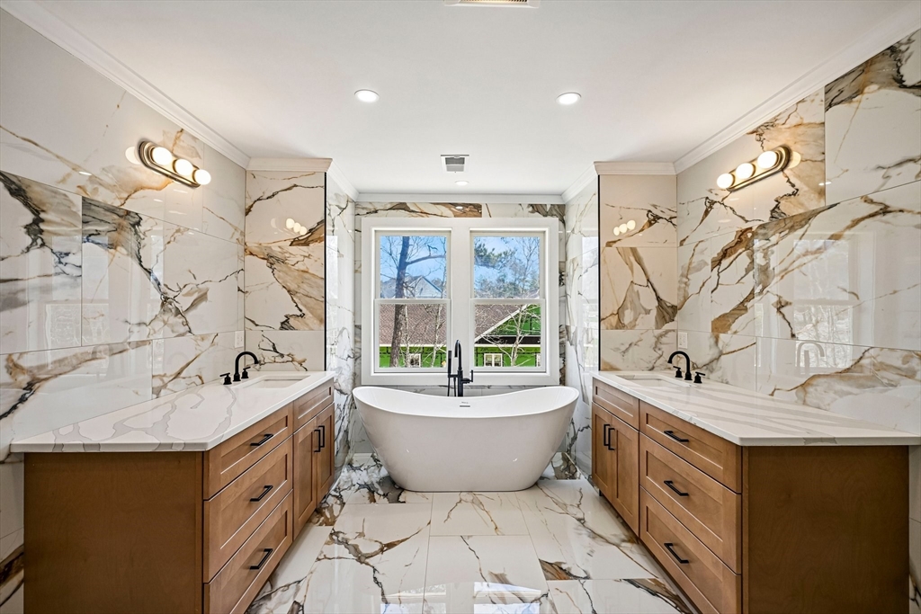 33 Seabiscuit Dr, Plymouth, MA Photo #8