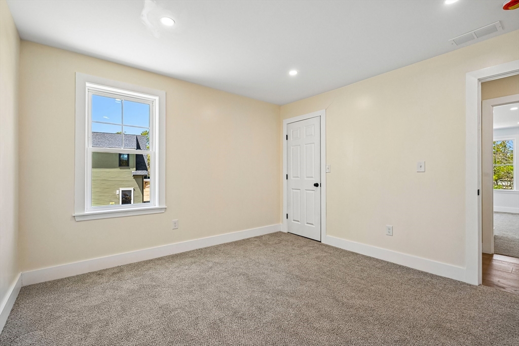 33 Seabiscuit Dr, Plymouth, MA Photo #17