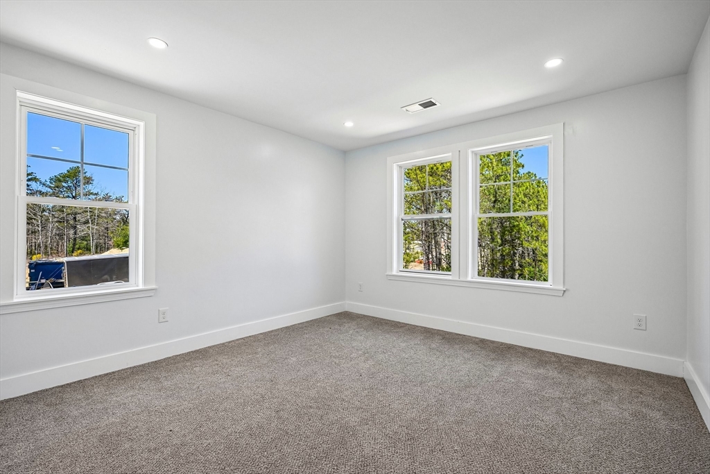 33 Seabiscuit Dr, Plymouth, MA Photo #19