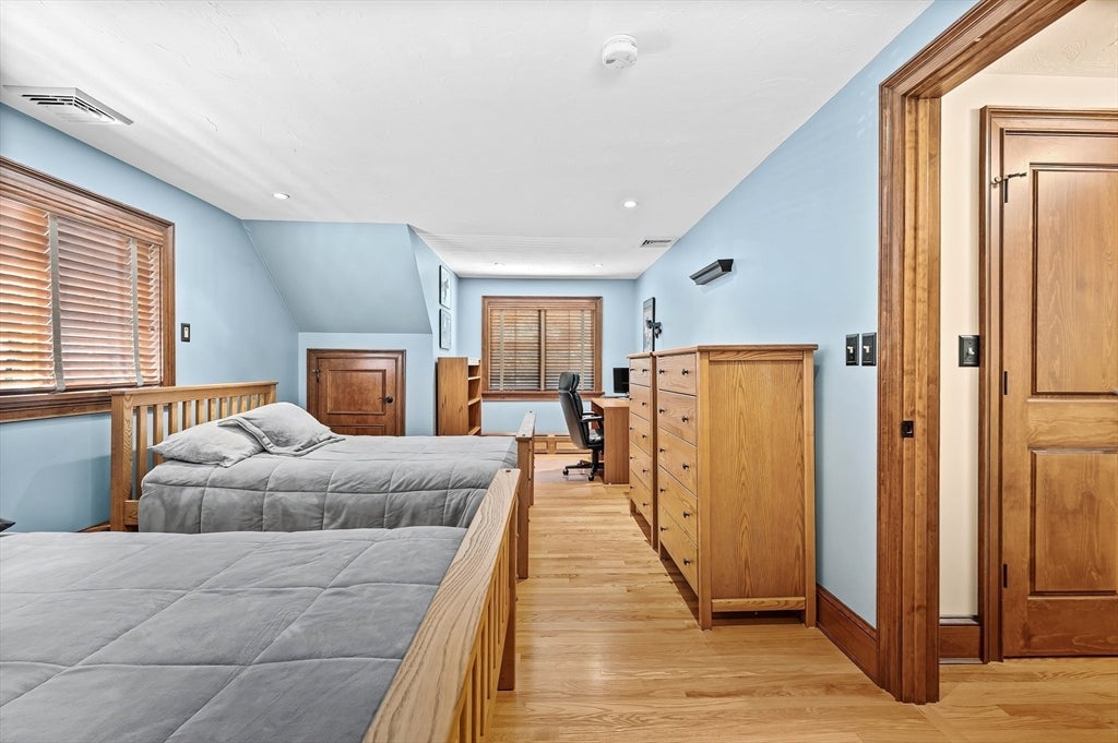 9 Cranbrook Rd, Shrewsbury, MA Photo #24