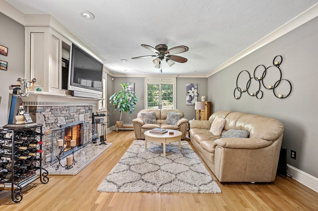9 Cranbrook Rd, Shrewsbury, MA Photo #13