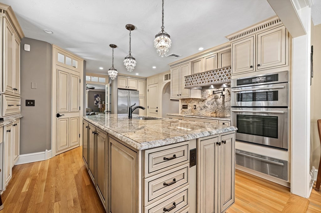 9 Cranbrook Rd, Shrewsbury, MA Photo #7