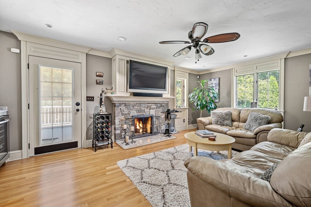 9 Cranbrook Rd, Shrewsbury, MA Photo #14