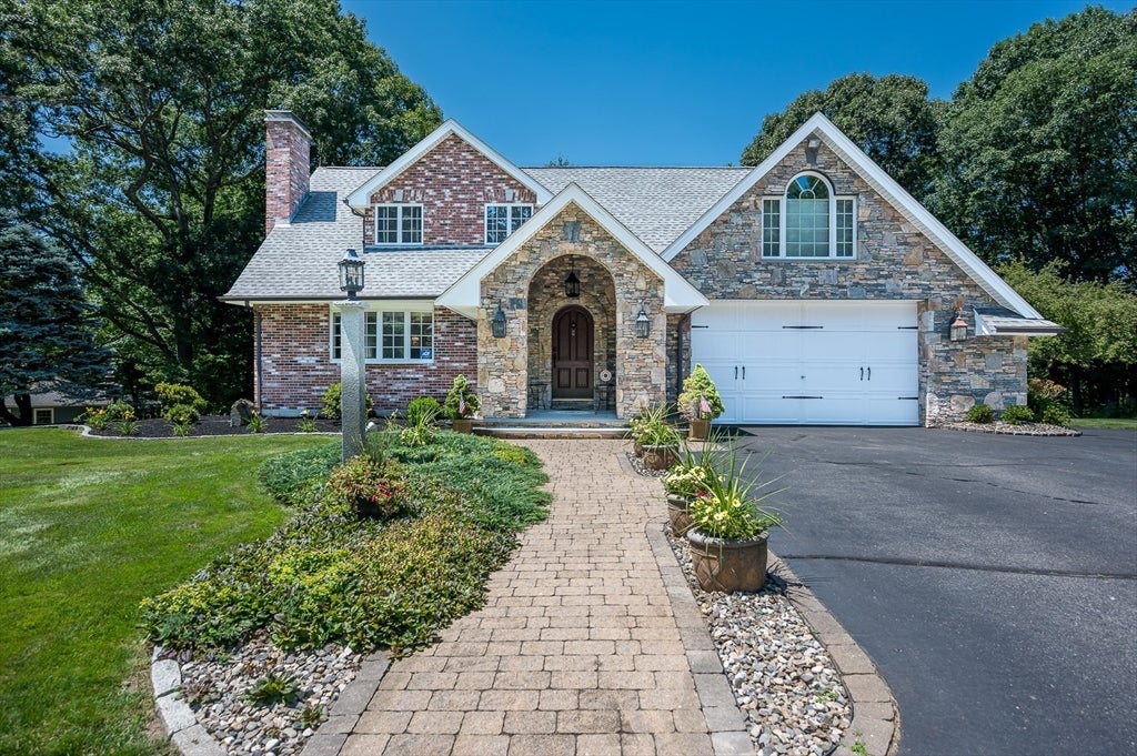 9 Cranbrook Rd, Shrewsbury, MA Photo #1