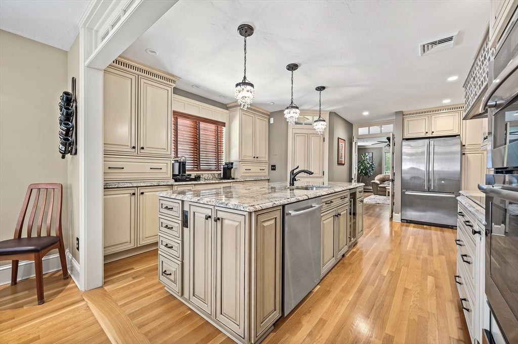 9 Cranbrook Rd, Shrewsbury, MA Photo #6