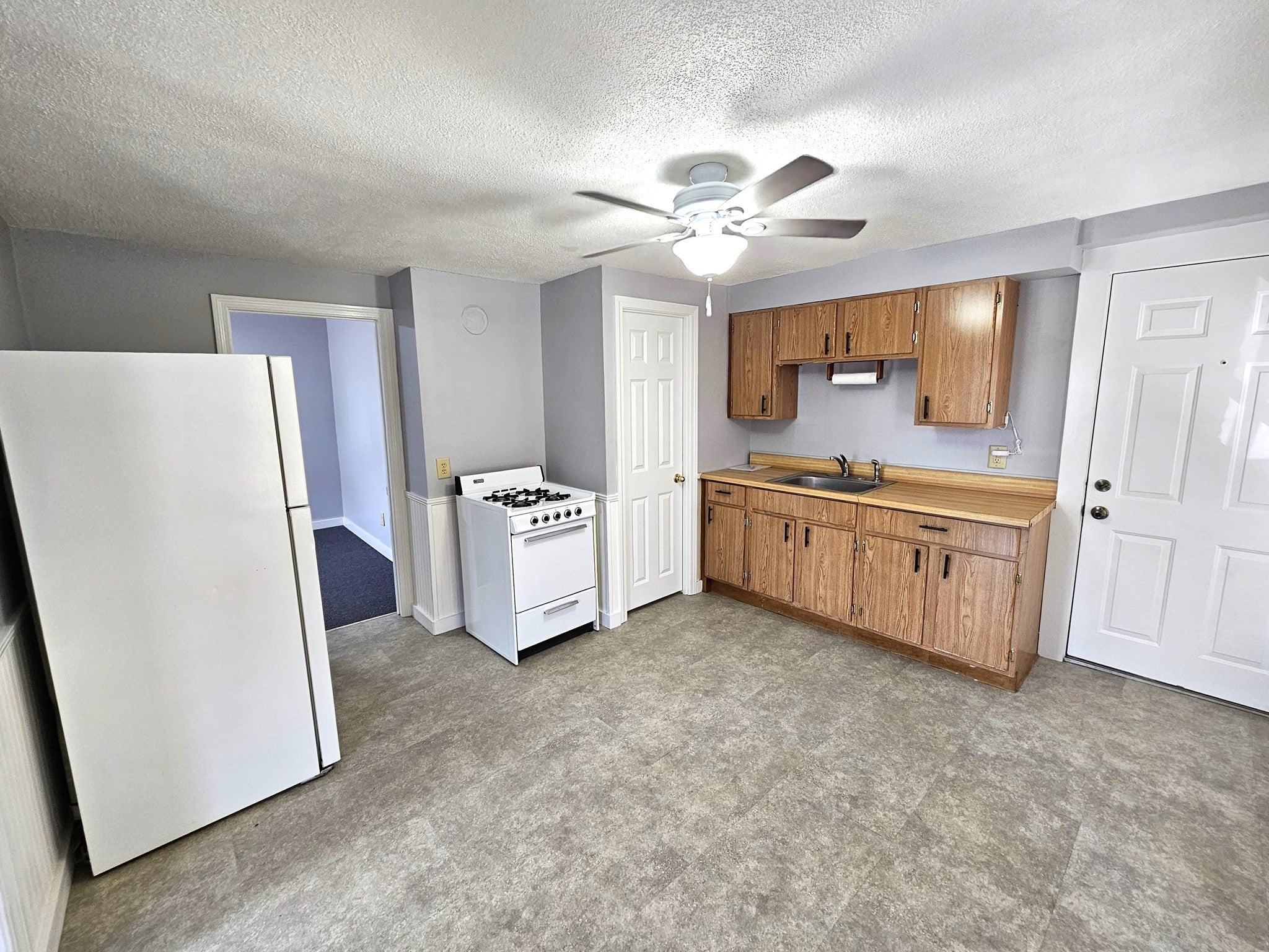 558 East School St, Woonsocket, RI, 558 East School St, Woonsocket, RI Photo #11