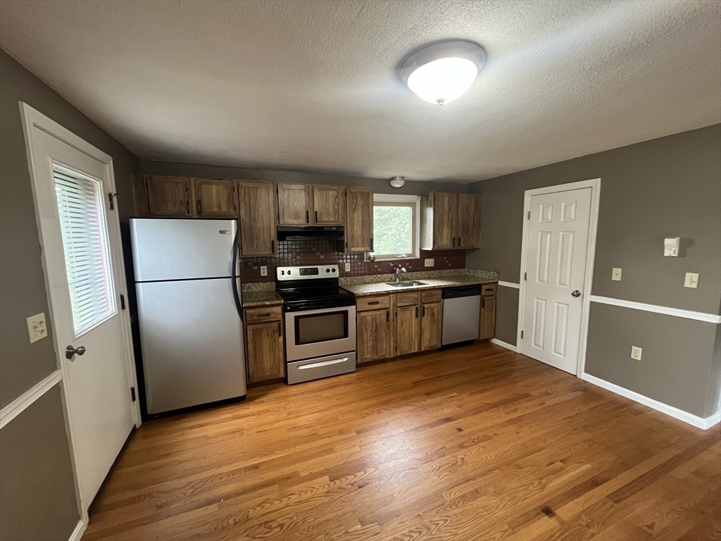 272 W Central St 272