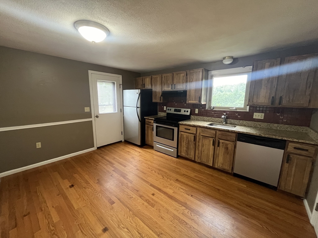 272 W Central St 272