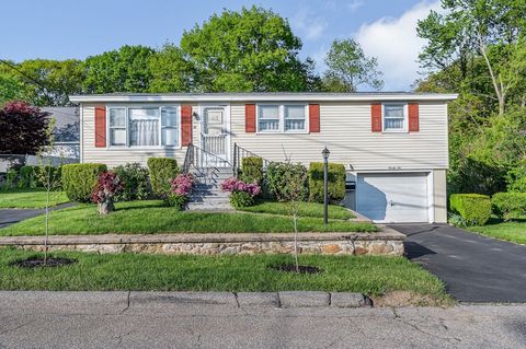 26 Marique Dr Lawrence MA 01843
