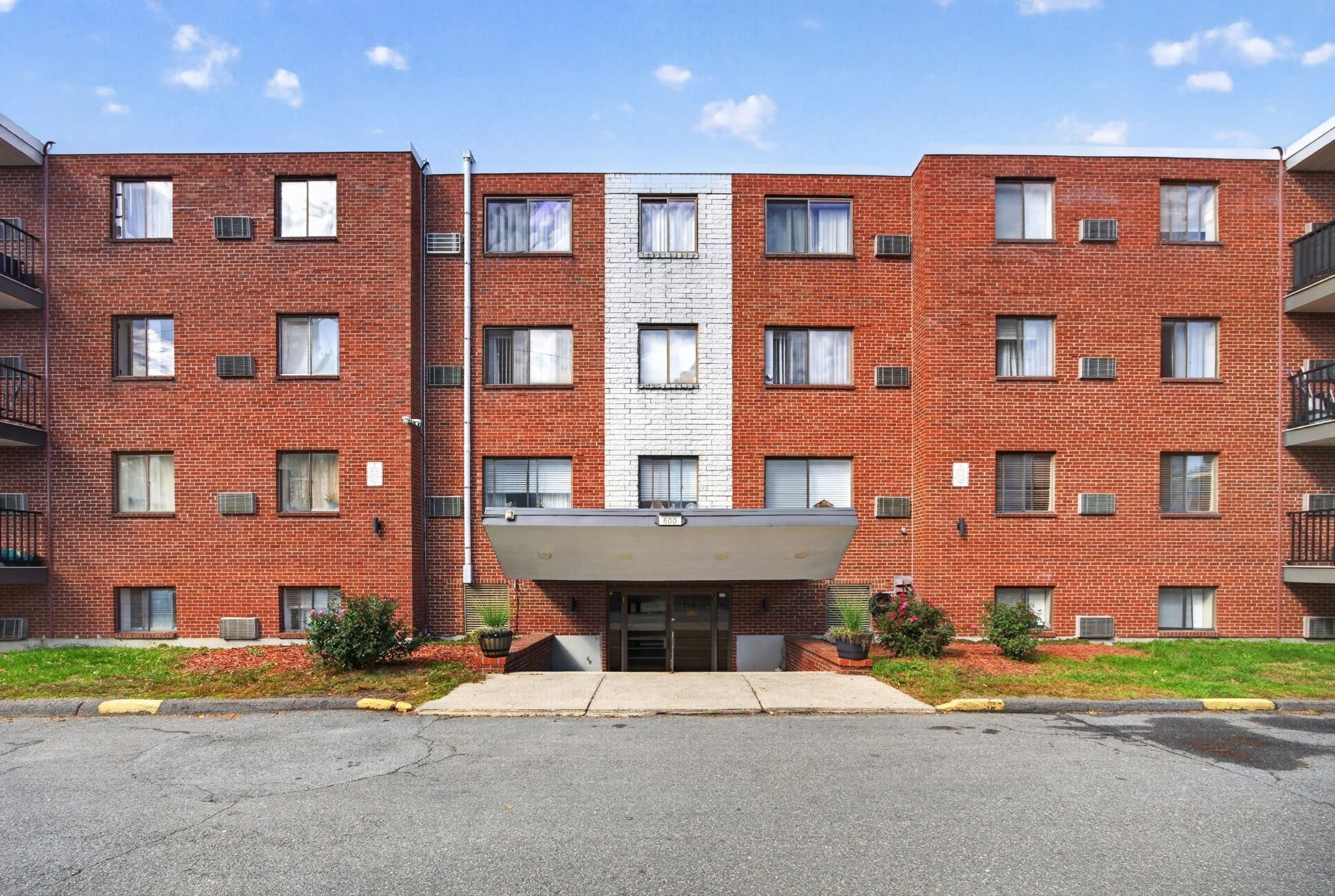 Photo of 800 Governors Dr, Winthrop, MA