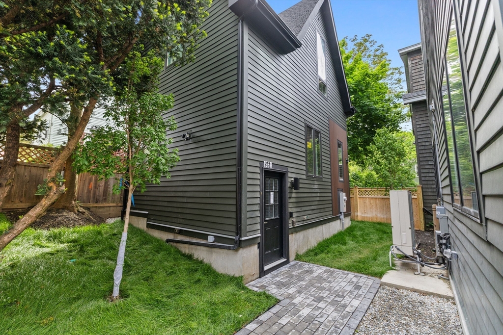 156 Albion St R