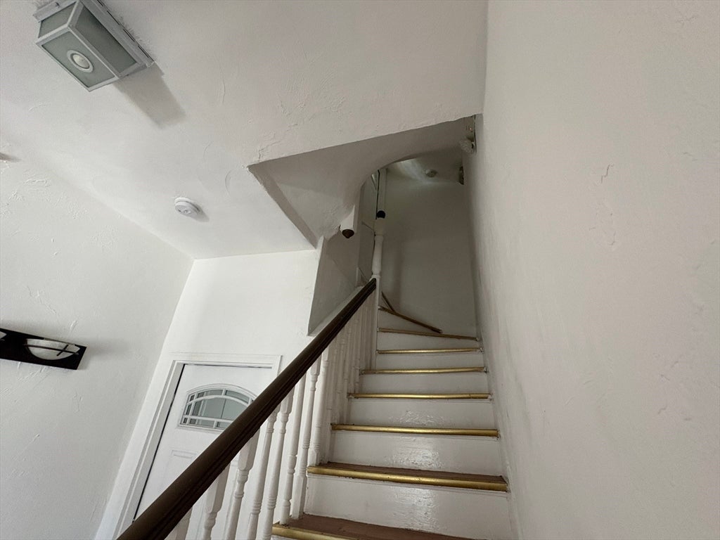 2532 Mass Ave #2, Cambridge, MA Photo #2
