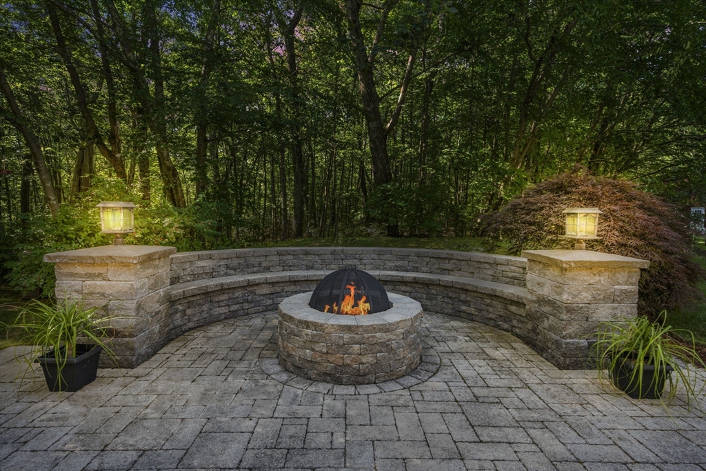 6 Crockett Cir