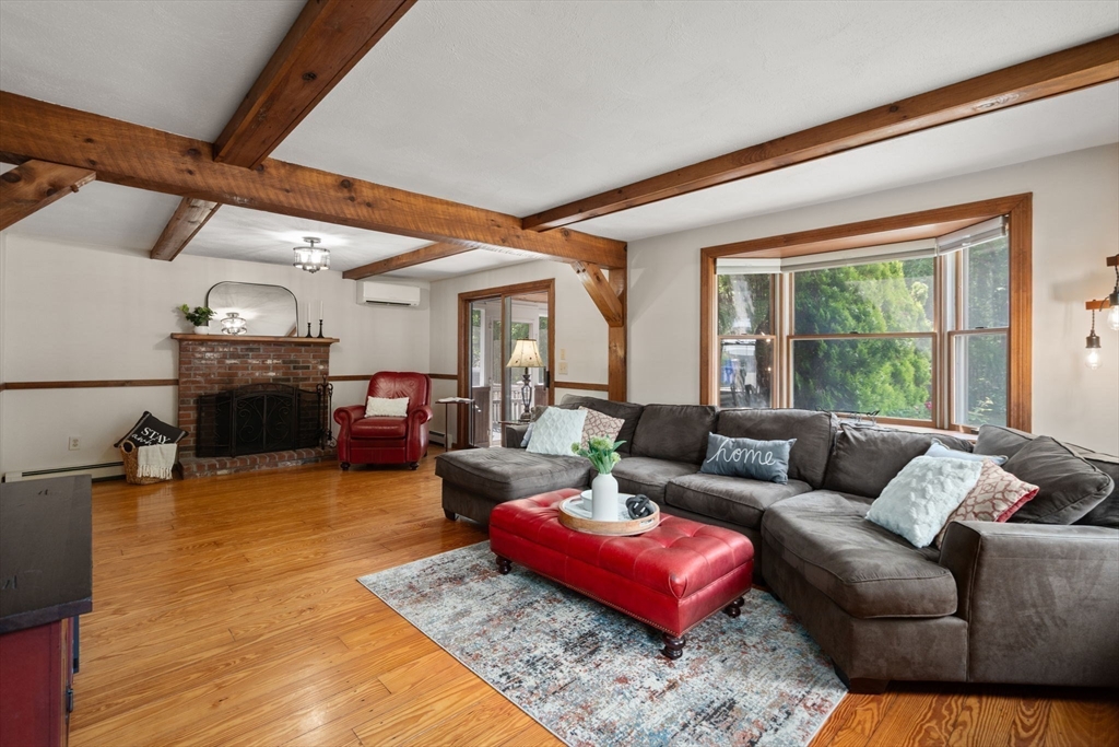 6 Crockett Cir