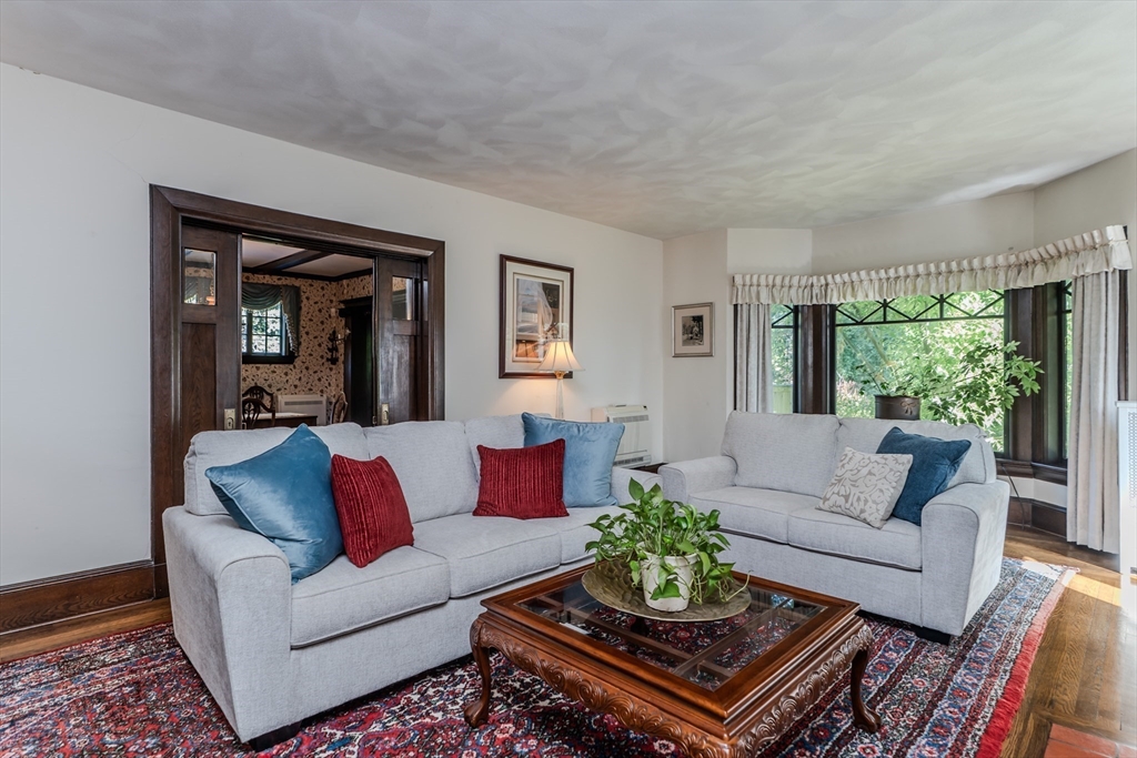 Holyoke, Massachusetts 01040, United States, 6 Bedrooms Bedrooms, ,3 BathroomsBathrooms,Residential,Active,203672