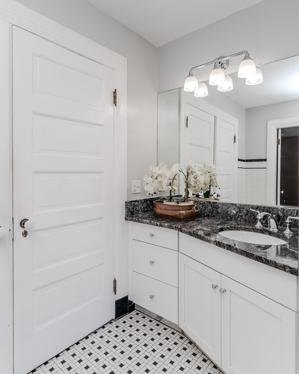 Holyoke, Massachusetts 01040, United States, 6 Bedrooms Bedrooms, ,3 BathroomsBathrooms,Residential,Active,203672