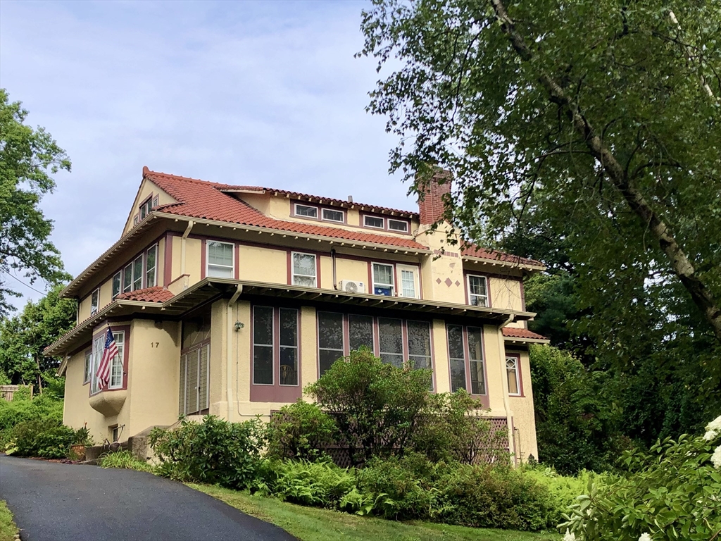 Holyoke, Massachusetts 01040, United States, 6 Bedrooms Bedrooms, ,3 BathroomsBathrooms,Residential,Active,203672