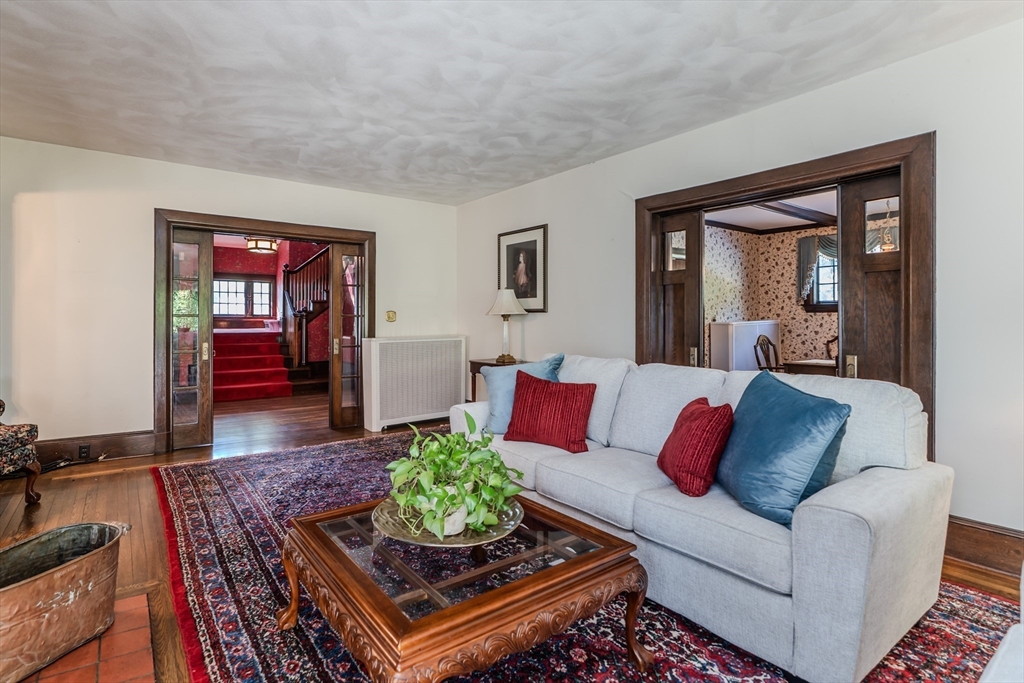 Holyoke, Massachusetts 01040, United States, 6 Bedrooms Bedrooms, ,3 BathroomsBathrooms,Residential,Active,203672