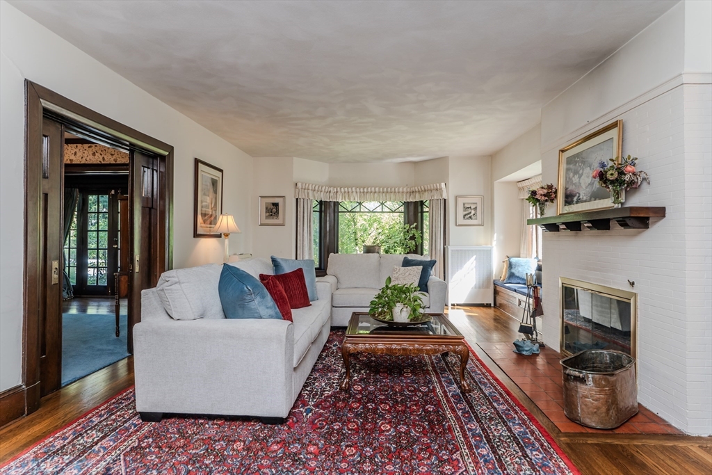 Holyoke, Massachusetts 01040, United States, 6 Bedrooms Bedrooms, ,3 BathroomsBathrooms,Residential,Active,203672