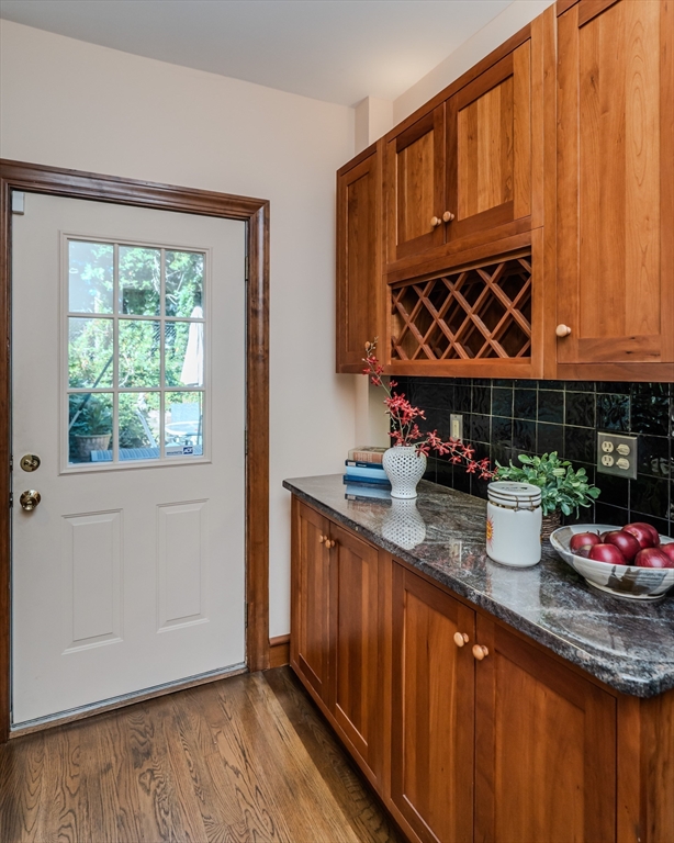 Holyoke, Massachusetts 01040, United States, 6 Bedrooms Bedrooms, ,3 BathroomsBathrooms,Residential,Active,203672