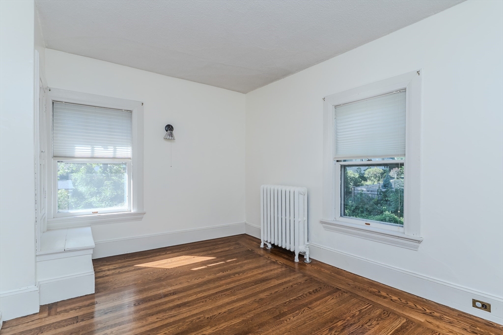 Holyoke, Massachusetts 01040, United States, 6 Bedrooms Bedrooms, ,3 BathroomsBathrooms,Residential,Active,203672