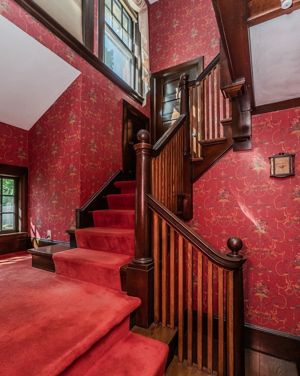 Holyoke, Massachusetts 01040, United States, 6 Bedrooms Bedrooms, ,3 BathroomsBathrooms,Residential,Active,203672