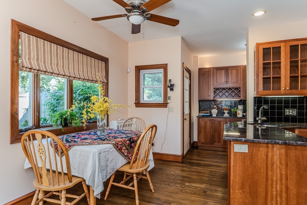 Holyoke, Massachusetts 01040, United States, 6 Bedrooms Bedrooms, ,3 BathroomsBathrooms,Residential,Active,203672