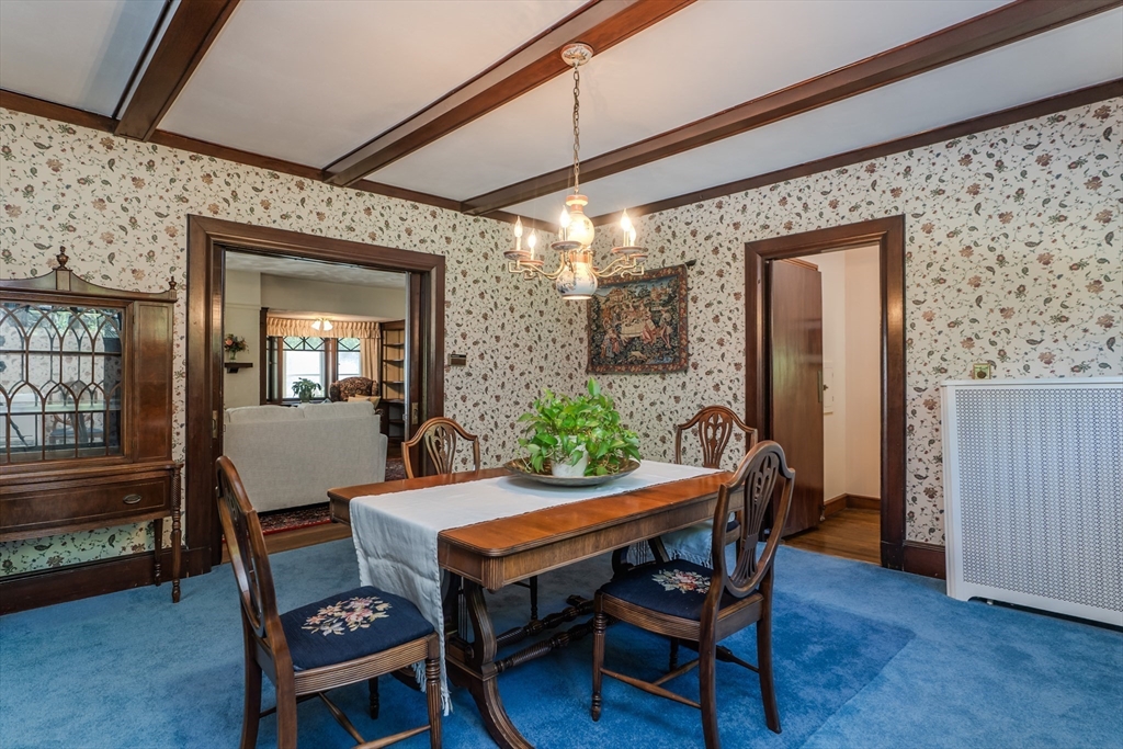 Holyoke, Massachusetts 01040, United States, 6 Bedrooms Bedrooms, ,3 BathroomsBathrooms,Residential,Active,203672