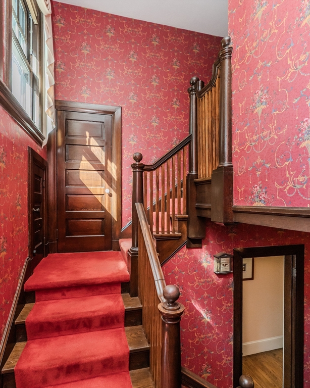 Holyoke, Massachusetts 01040, United States, 6 Bedrooms Bedrooms, ,3 BathroomsBathrooms,Residential,Active,203672