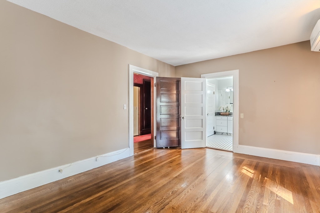 Holyoke, Massachusetts 01040, United States, 6 Bedrooms Bedrooms, ,3 BathroomsBathrooms,Residential,Active,203672