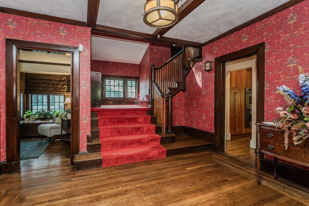 Holyoke, Massachusetts 01040, United States, 6 Bedrooms Bedrooms, ,3 BathroomsBathrooms,Residential,Active,203672