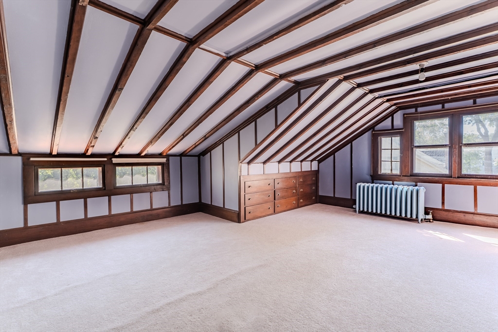 Holyoke, Massachusetts 01040, United States, 6 Bedrooms Bedrooms, ,3 BathroomsBathrooms,Residential,Active,203672