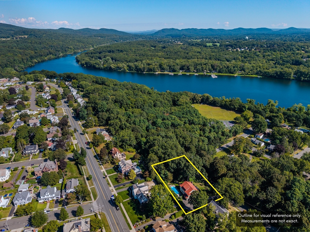 Holyoke, Massachusetts 01040, United States, 6 Bedrooms Bedrooms, ,3 BathroomsBathrooms,Residential,Active,203672