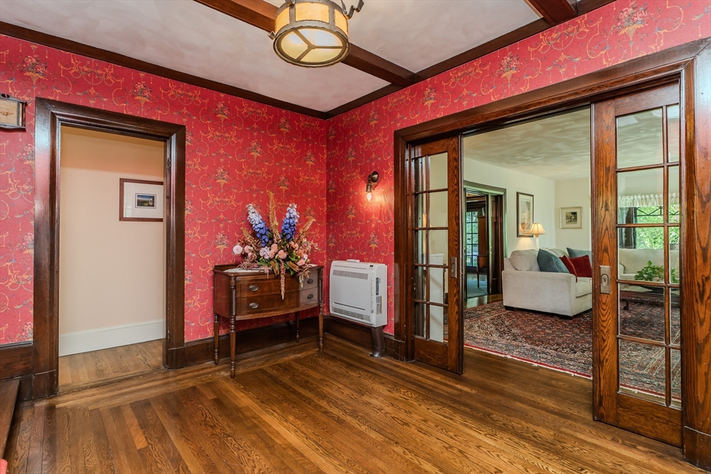 Holyoke, Massachusetts 01040, United States, 6 Bedrooms Bedrooms, ,3 BathroomsBathrooms,Residential,Active,203672