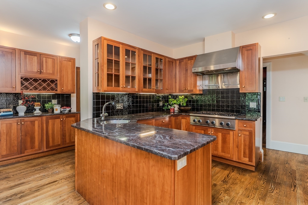 Holyoke, Massachusetts 01040, United States, 6 Bedrooms Bedrooms, ,3 BathroomsBathrooms,Residential,Active,203672