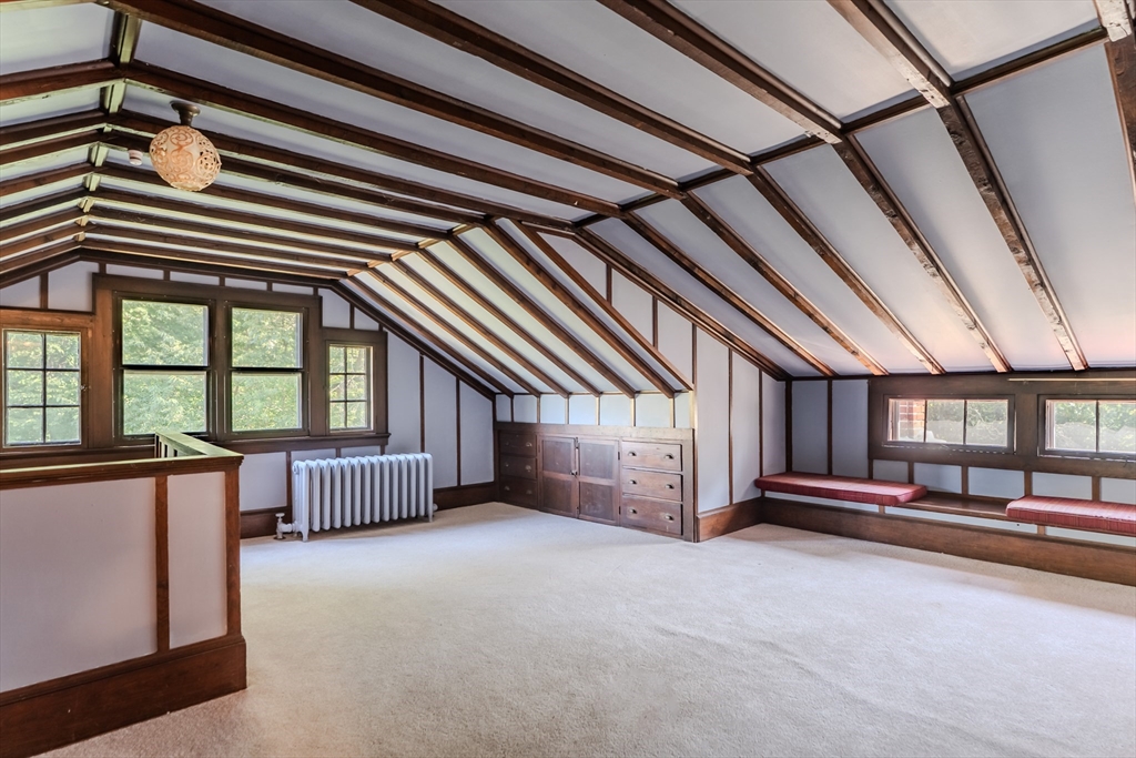 Holyoke, Massachusetts 01040, United States, 6 Bedrooms Bedrooms, ,3 BathroomsBathrooms,Residential,Active,203672