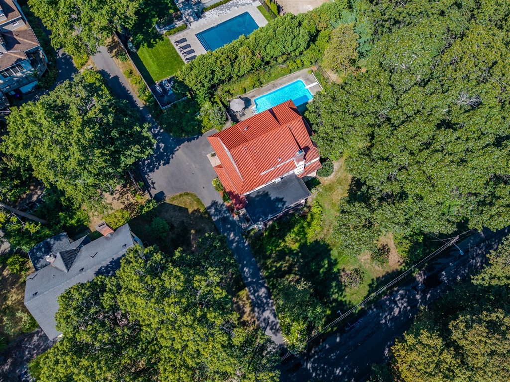 Holyoke, Massachusetts 01040, United States, 6 Bedrooms Bedrooms, ,3 BathroomsBathrooms,Residential,Active,203672