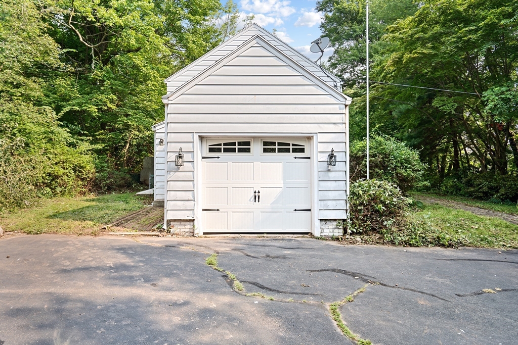 East Longmeadow, Massachusetts 01028, United States, 3 Bedrooms Bedrooms, ,2 BathroomsBathrooms,Residential,Pending,185963
