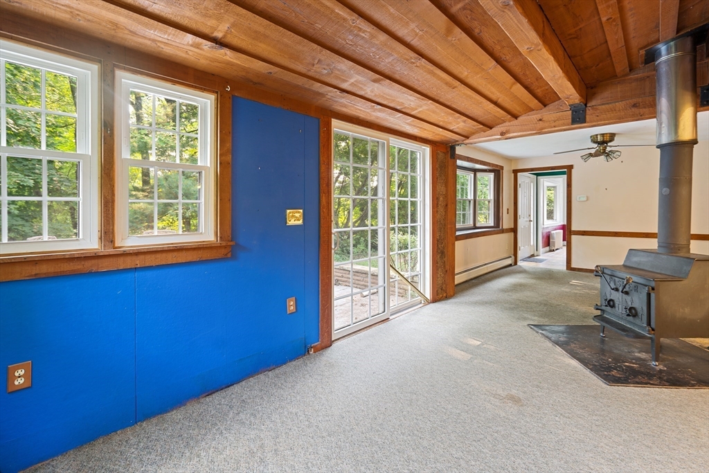 East Longmeadow, Massachusetts 01028, United States, 3 Bedrooms Bedrooms, ,2 BathroomsBathrooms,Residential,Pending,185963