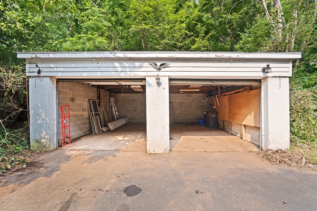 East Longmeadow, Massachusetts 01028, United States, 3 Bedrooms Bedrooms, ,2 BathroomsBathrooms,Residential,Pending,185963