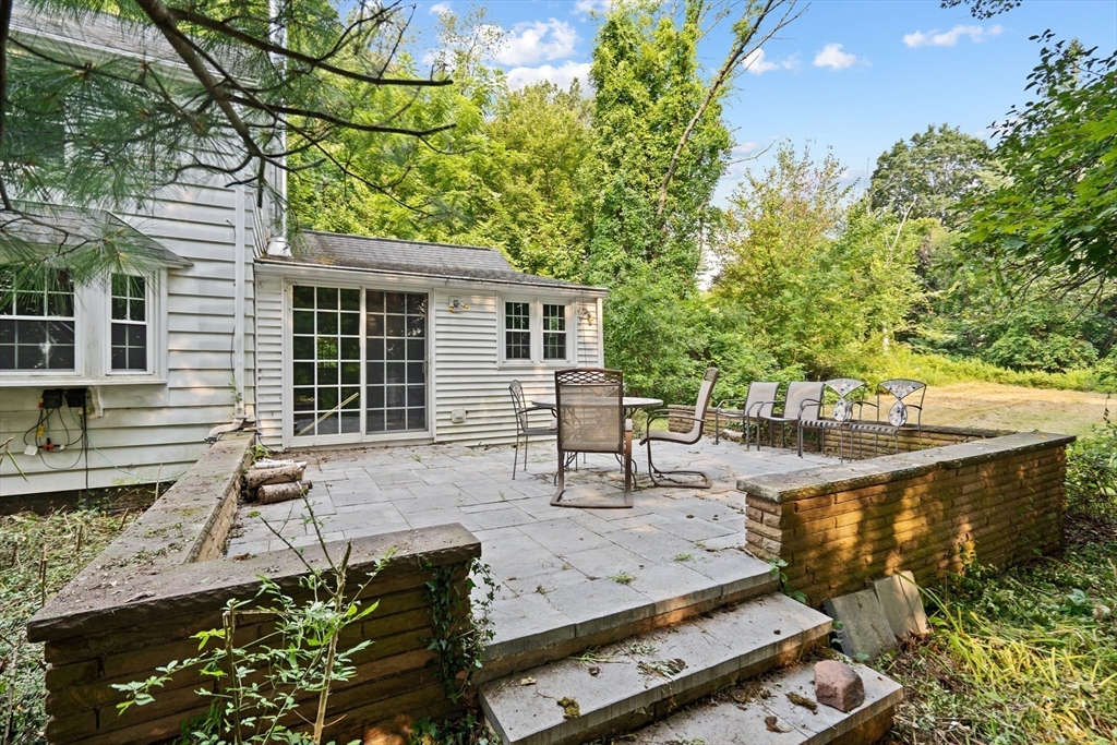 East Longmeadow, Massachusetts 01028, United States, 3 Bedrooms Bedrooms, ,2 BathroomsBathrooms,Residential,Pending,185963