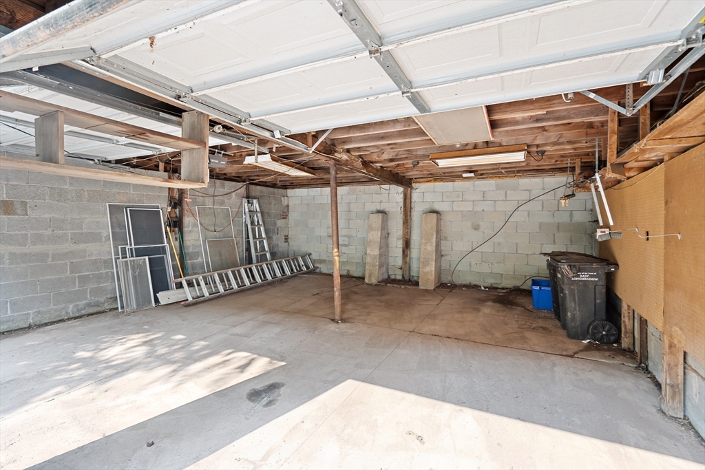 East Longmeadow, Massachusetts 01028, United States, 3 Bedrooms Bedrooms, ,2 BathroomsBathrooms,Residential,Pending,185963