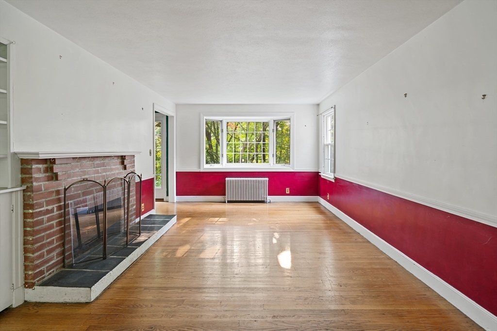 East Longmeadow, Massachusetts 01028, United States, 3 Bedrooms Bedrooms, ,2 BathroomsBathrooms,Residential,Pending,185963