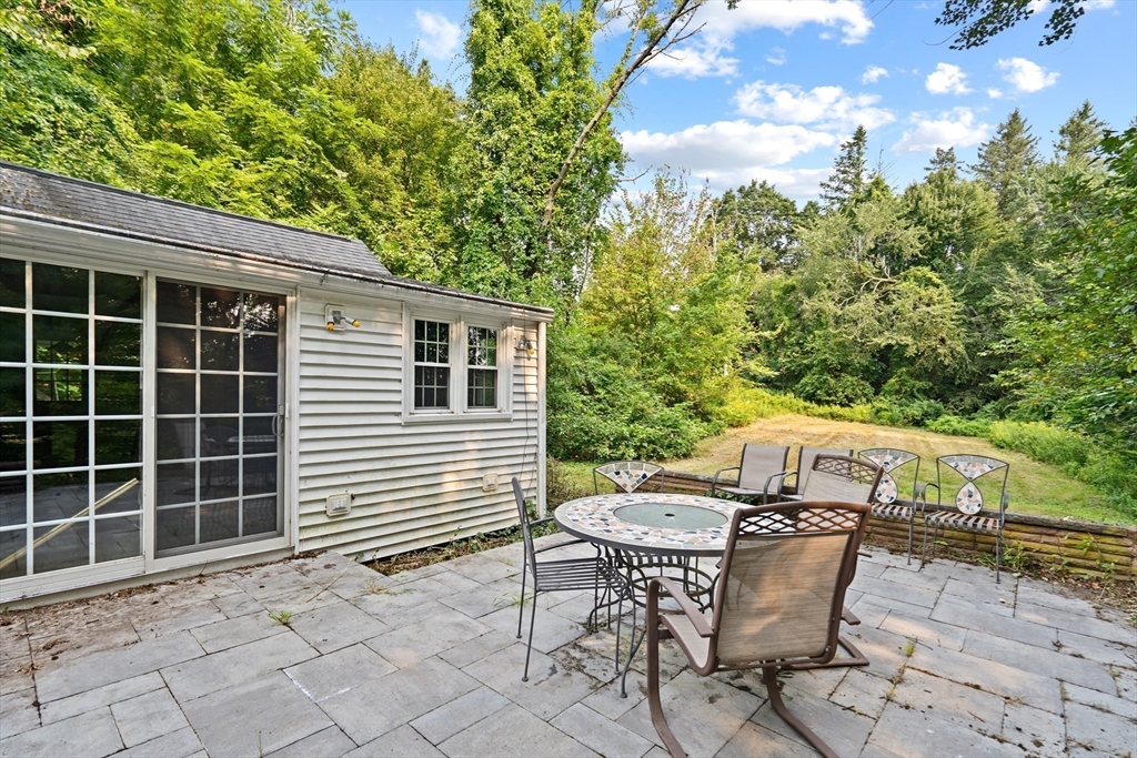 East Longmeadow, Massachusetts 01028, United States, 3 Bedrooms Bedrooms, ,2 BathroomsBathrooms,Residential,Pending,185963