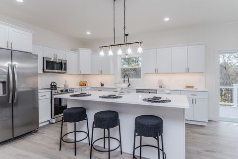 135 Thompson St Palmer MA 01069